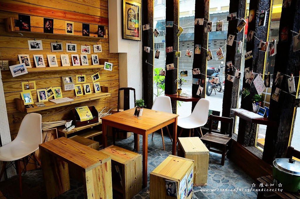 《台中》巷木咖啡 – 濃郁咖啡香的藝文空間