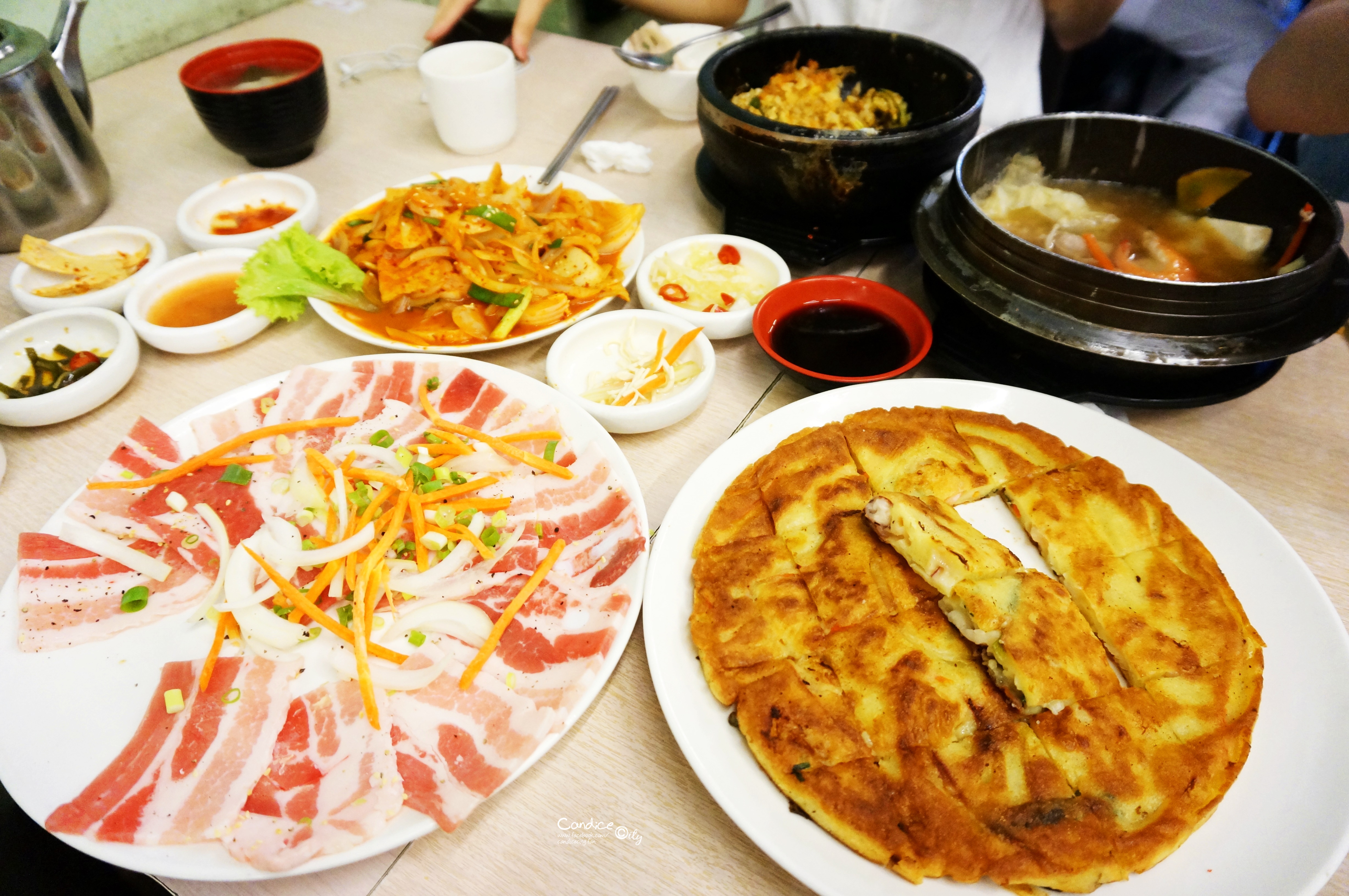 《東區》朝鮮味韓國料理 50道小菜免費吃熱門排隊店! @陳小沁の吃喝玩樂