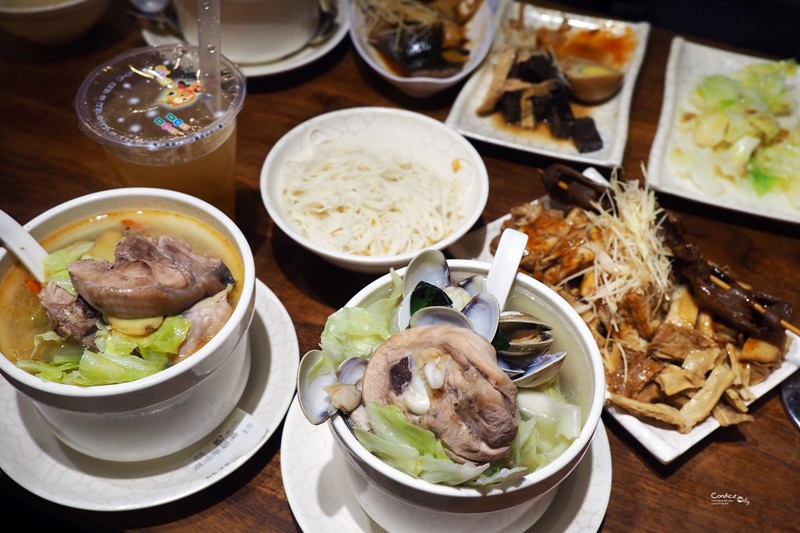 雙月食品社｜很威的米其林雞湯,菜單多樣,油飯招牌(善導寺美食)