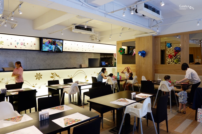 卡樂蔬食親子餐廳｜有沙坑,球池,溜滑梯,好玩的台北小巨蛋親子餐廳!