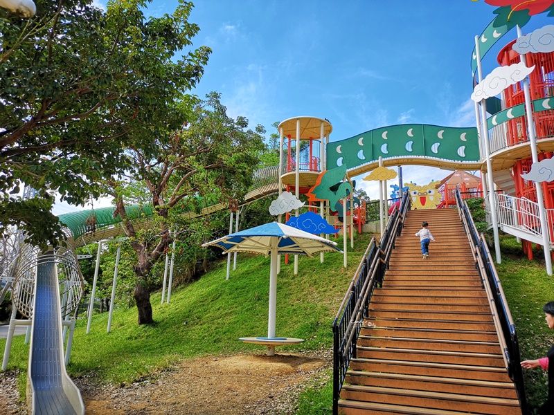 奧武山公園溜滑梯｜沖繩溜滑梯公園推薦,超長溜滑梯!好幸福的沖繩小孩啊!