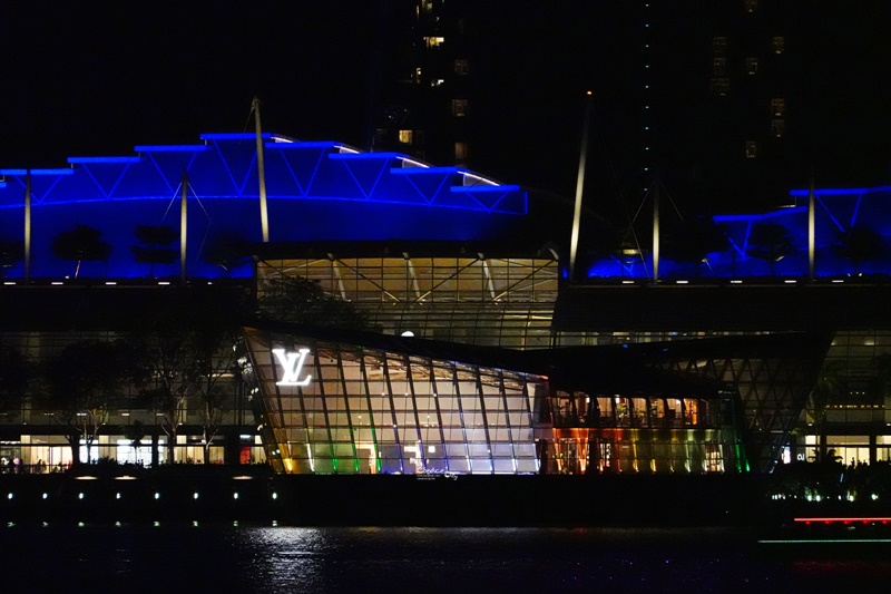 新加坡燈光秀｜ 魚尾獅公園欣賞金沙酒店燈光秀,免費必看夜景水舞秀!時間/地點位置攻略分享