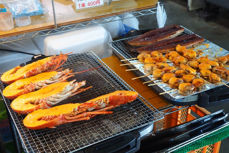 泊港漁市場｜新鮮漁貨,必吃生魚片,生蠔,烤海鮮!沖繩那霸早餐推薦