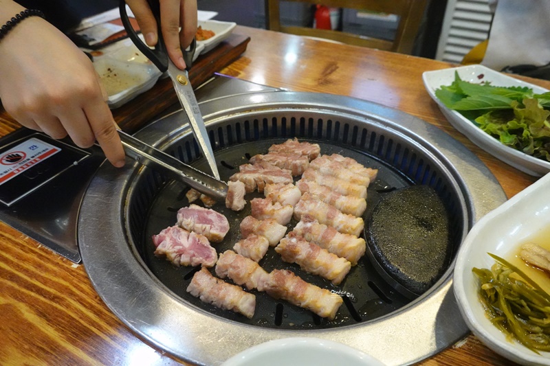 味贊王烤肉｜在地人推薦釜山西面烤肉店,超級好吃五花肉!