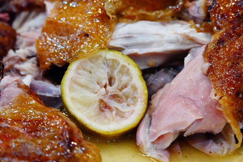 天下第一窯烤雞｜宜蘭烤雞推薦,烤雞內塞檸檬去油解膩很特別!