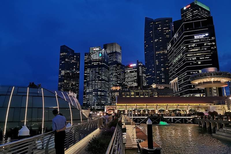 魚尾獅公園｜魚尾獅媽媽,新加坡100間星巴克!新加坡景點(新加坡夜景超美!)