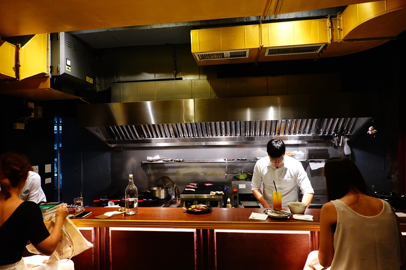 Luigi 路易奇洗衣公司｜神秘台北餐酒館,黑漆媽烏店面居然有超強台北美食!