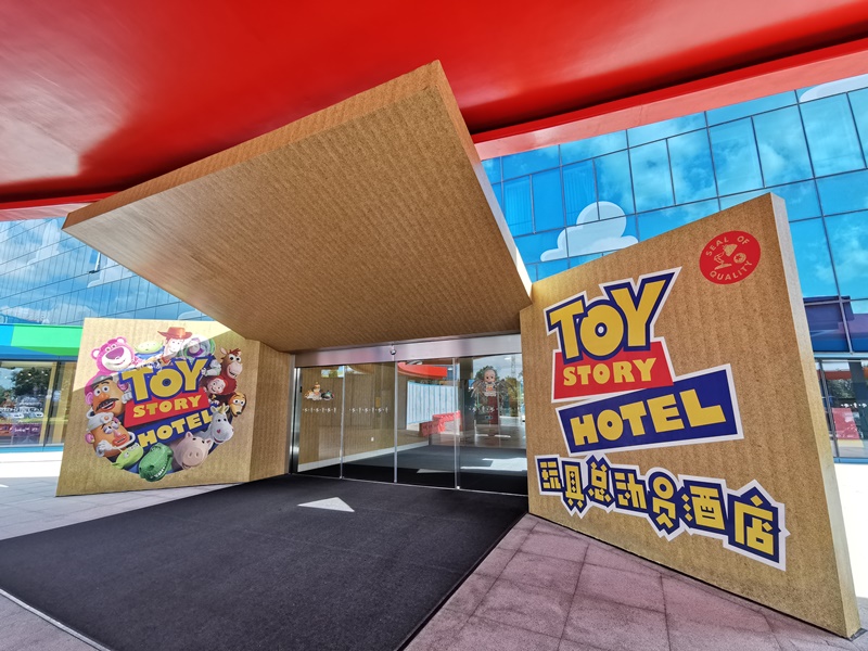 上海迪士尼住宿｜上海玩具總動員酒店必住!飯店內跟胡迪拍照,超方便!