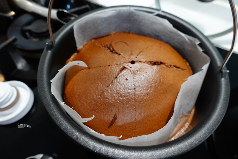氣炸巧克力戚風蛋糕｜氣炸鍋也可以烤蛋糕!超美味巧克力戚風蛋糕食譜!