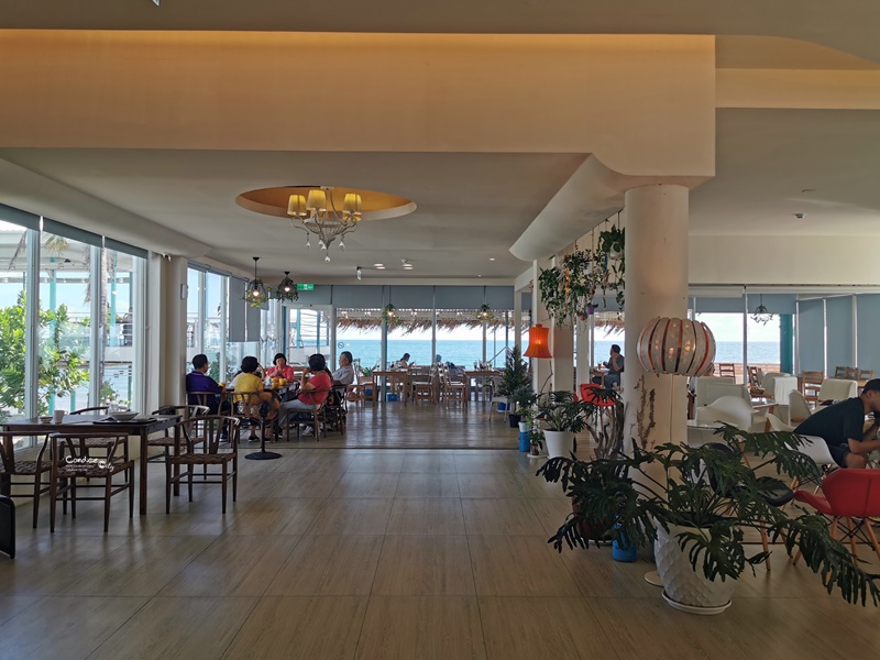 茉莉灣海景咖啡餐廳｜超好拍海景,超彎椰子樹,發呆亭!墾丁網美咖啡廳!