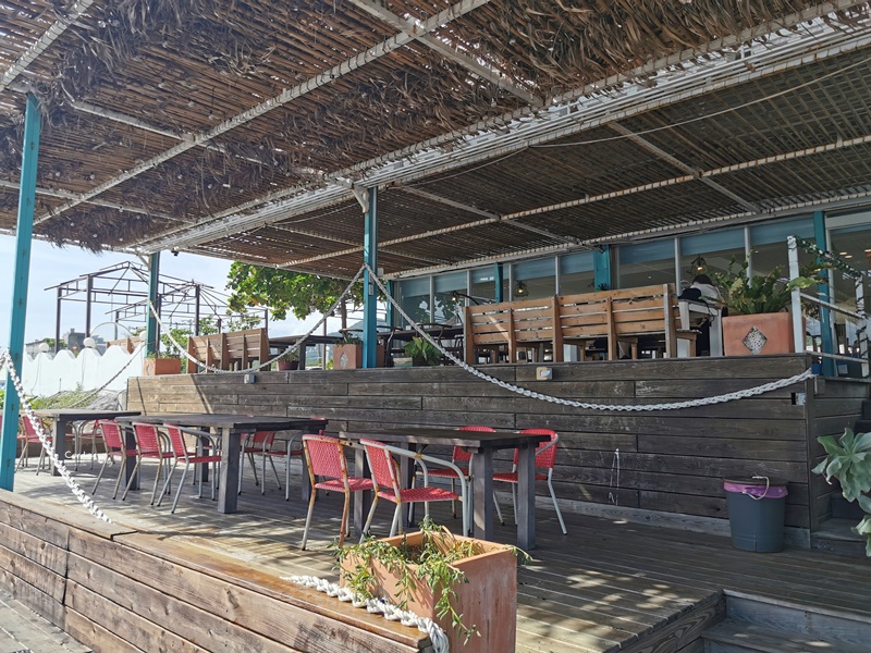 茉莉灣海景咖啡餐廳｜超好拍海景,超彎椰子樹,發呆亭!墾丁網美咖啡廳!