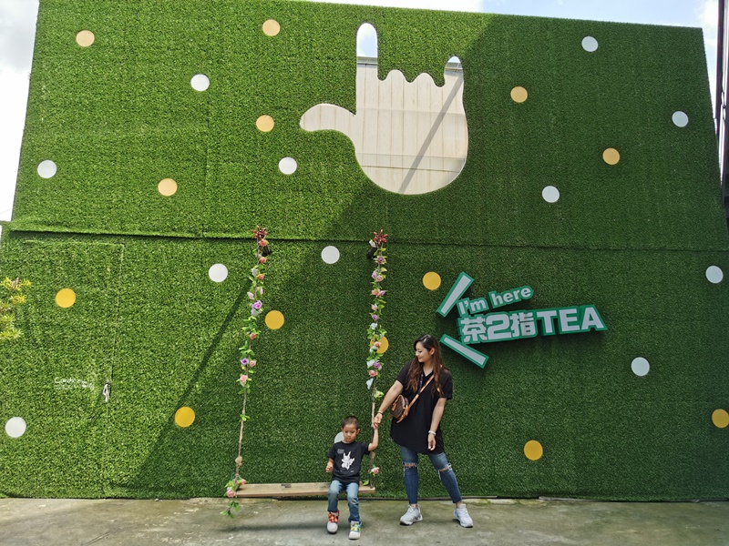 茶二指故事館｜認識茶葉拍網美照,超大珍珠奶茶+夢幻茶園隨便拍!超讚南投景點