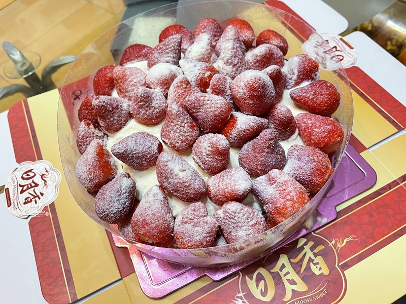 日月香蛋糕店｜台北草莓蛋糕界的扛霸子!滿滿滿草莓CP值爆!