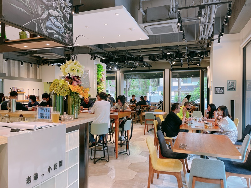 老爺小花園｜松江南京咖啡廳,對面就是綠意一片公園!VIEW很好的台北咖啡廳! @陳小沁の吃喝玩樂