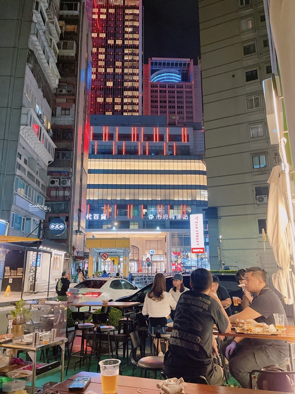 KEBABS麻串｜市政府最chill的美式串烤店!露天喝酒吃串燒超享受!