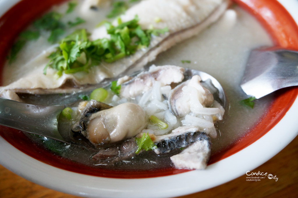 《台南》阿憨鹹粥 美味的虱目魚粥，必吃台南小吃之一!