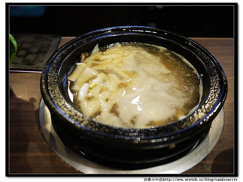 《中和》饗宴精緻石頭火鍋 – 湯底香甜好喝！大推～