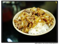 《中正》金峰魯肉飯 – 油膩膩的爌肉飯