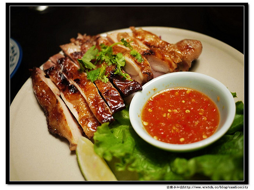 《東區》Kiki Thai Cafe – 餐點超美味的，聚會好地方!