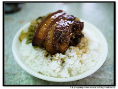 《中正》金峰魯肉飯 – 油膩膩的爌肉飯