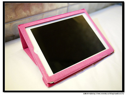 【分享】NEW IPAD3 OZAKI iCoat保護套 – 粉紅圓點超美的啦!