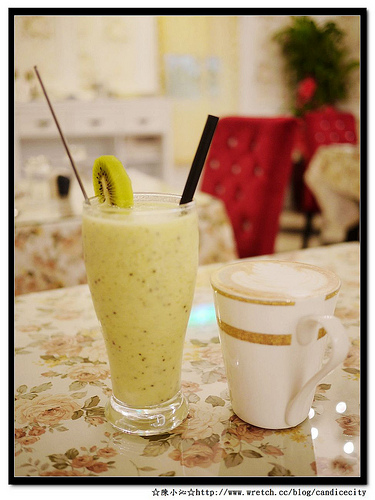 《松山》格拉本咖啡 – 歐式華麗麗風格+三層英式下午茶，姊妹聊天拍照好地!