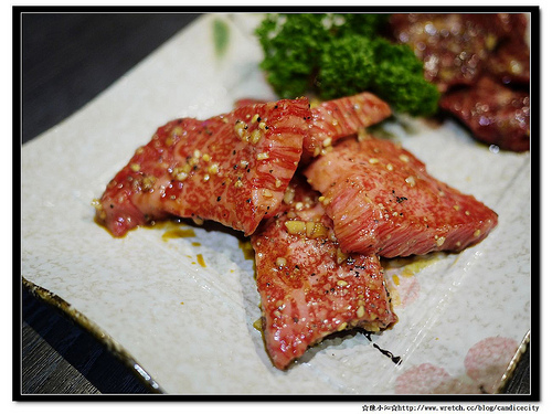 《東區》MOE燃燒肉二店 – 入口即化的牛肉，快把舌頭吞掉了!