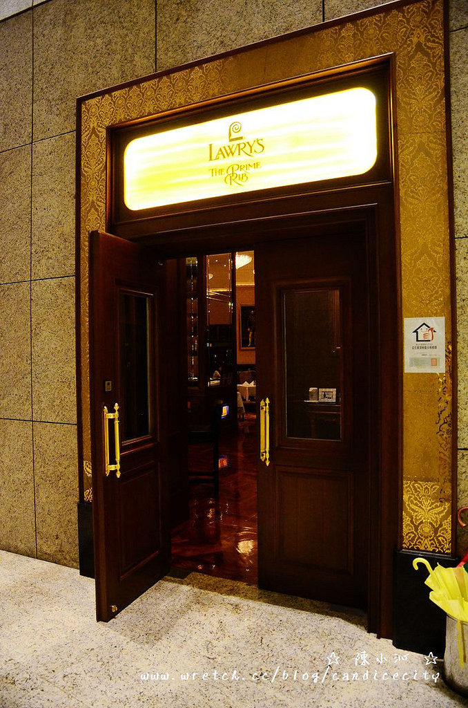 《信義》勞瑞斯牛肋排餐廳 – 令人讚不絕口的精緻服務!