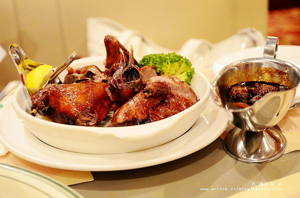【2012香港自由行】＊尖沙嘴＊老字號西餐廳「太平館餐廳」-知名烤乳鴿、疏乎厘波棒!