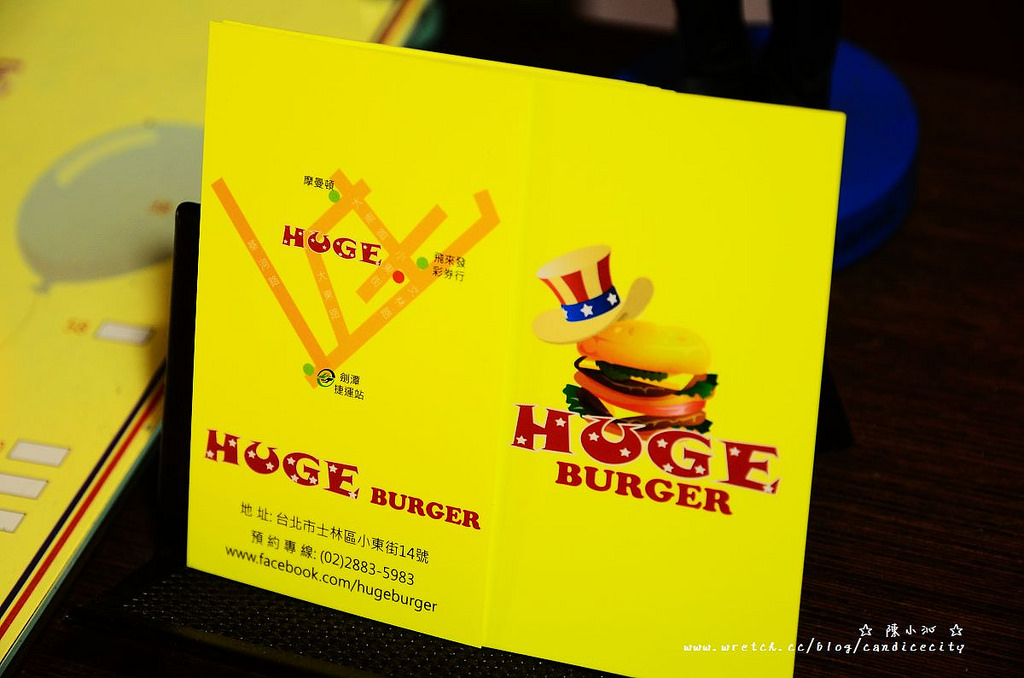 《c》HUGE BURGER – 深受學生族群歡迎的巨無霸漢堡!