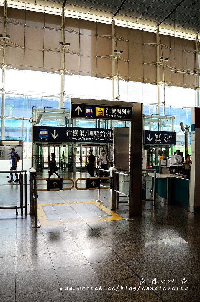 【2012香港自由行】香港機場快線，市區預辦登機服務，甩開行李無煩惱