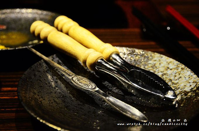《大安》焰寓精緻火鍋 – 新鮮海鮮、活跳蝦，甜點還是巧克力鍋呢!好讚!